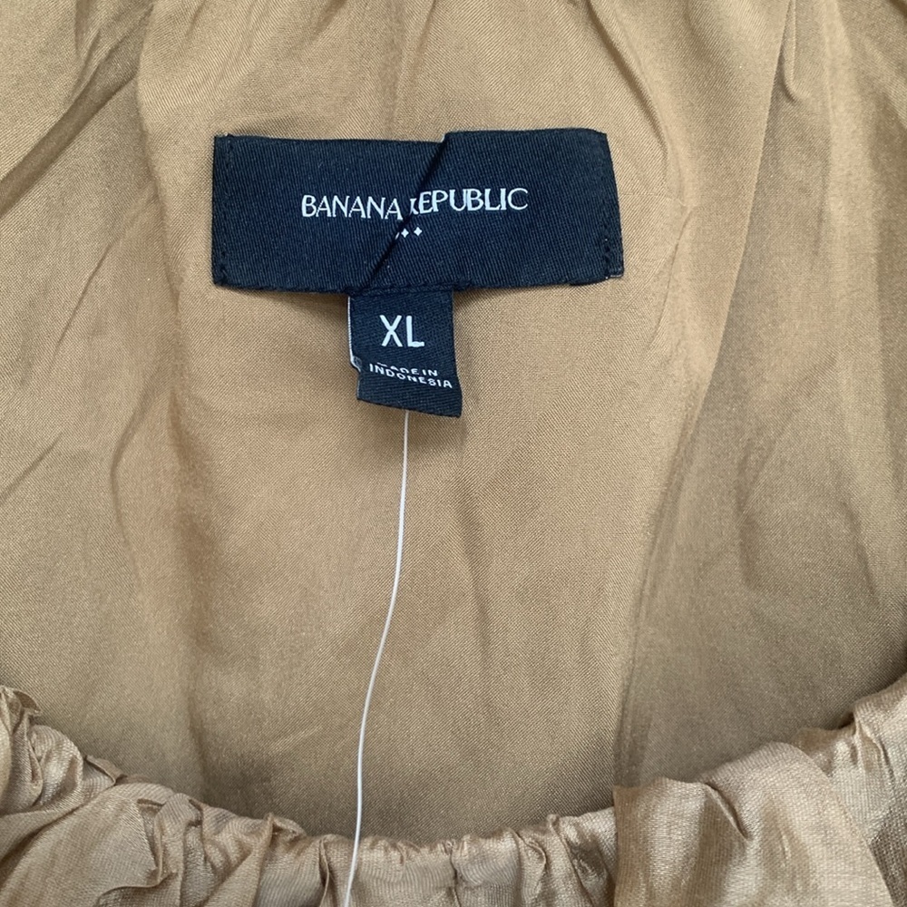 New with Tags Banana Republic tan/gold Fun top for any occasion ! - Picture 2 of 6